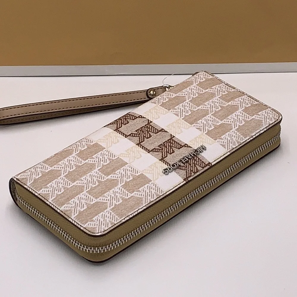 MICHAEL KORS LARGE TRAVEL CONTINENTAL WRISTLET WALLET CAMEL COLOR
